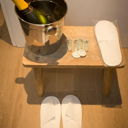 & Co. J. Botanico Boutique 3*